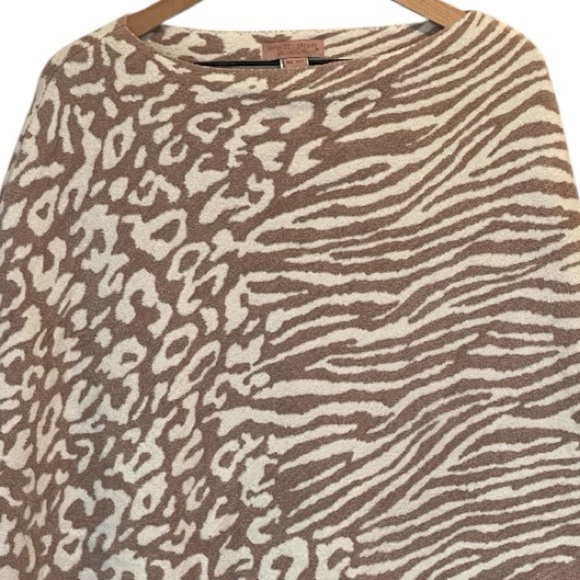 Barefoot Dreams Cozy Chic Ultra Lite Poncho, Tan/Beige Animal Print, One Size - Picture 12 of 13